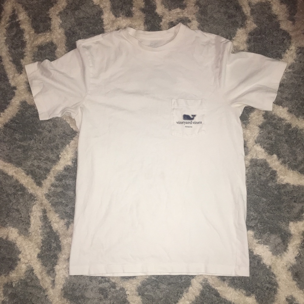 Men’s Vinyard  Vines shirt!